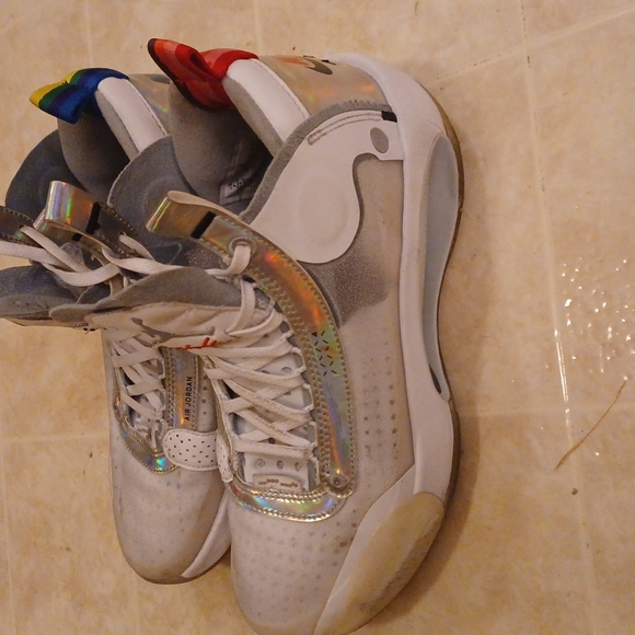 Nike Jordan white ,metallic Jordan 34s - Picture 2 of 7